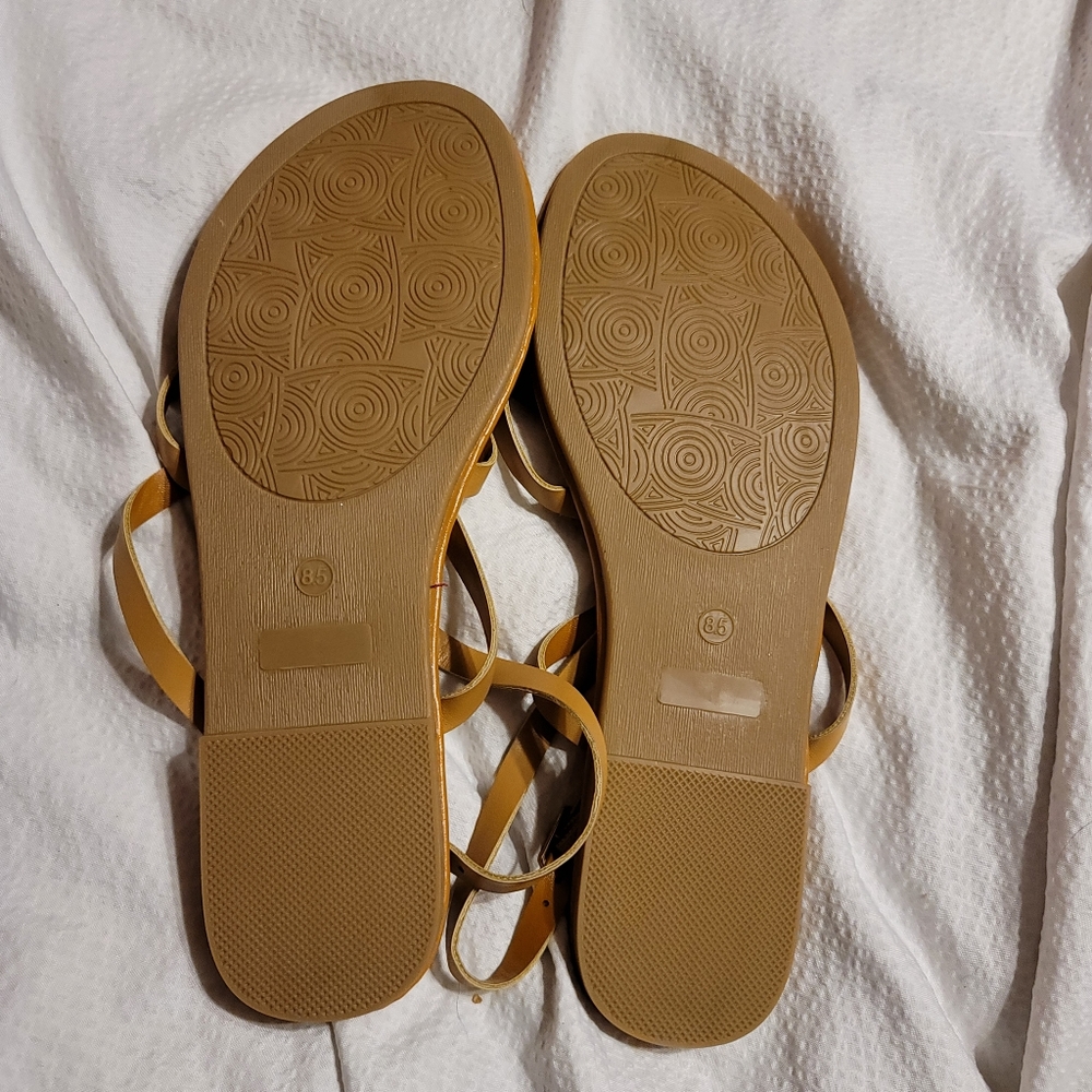 NWT STRAPPY FLAT SANDALS - Picture 2 of 4